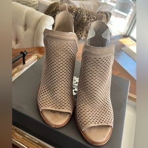 Vince Camuto Kensa Perforated Heel Bootie size 7M